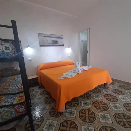 Vulcano: La Porta Delle Eolie 2.0 Gæstehus 3*